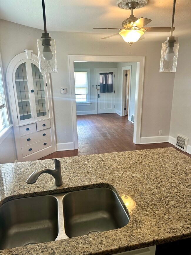 Photo - 2205 Green St