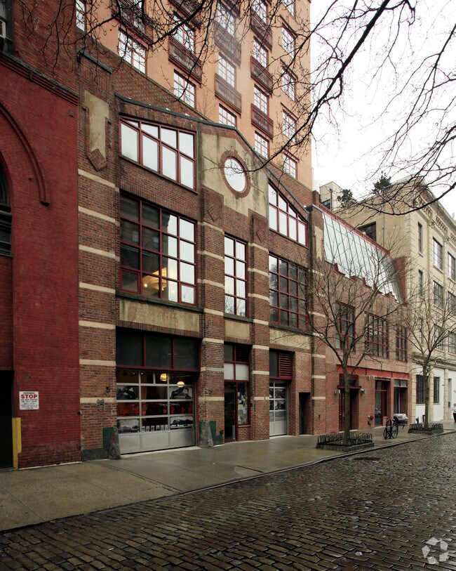 Primary Photo - 132 Perry St