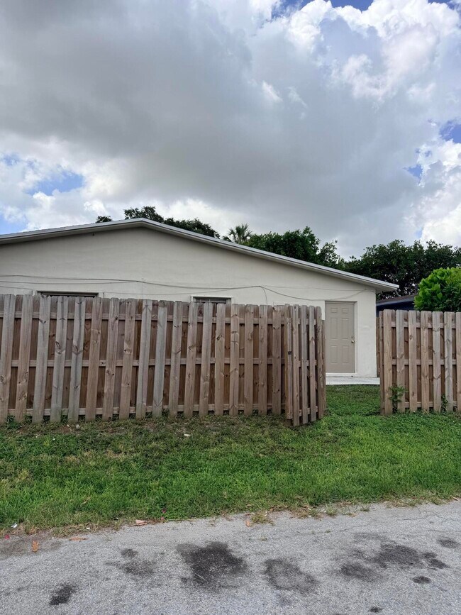 Photo - 913 Orange Isle Unit 1-2