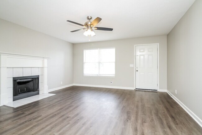 Photo - 3079 Roscommon Dr