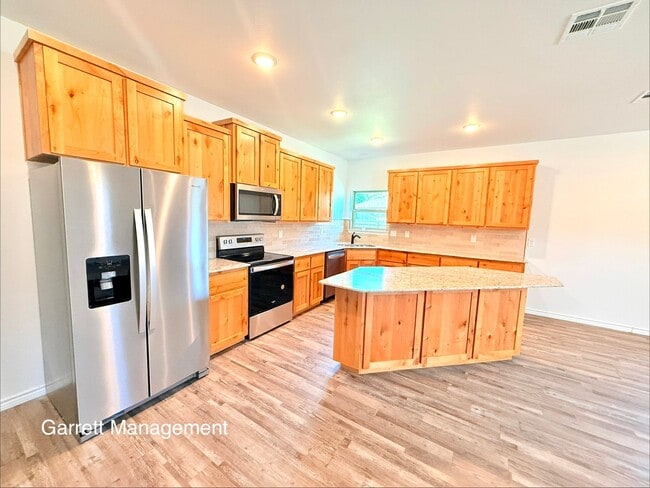 Photo - Amazing 4/2.5 House for Rent in Lampasas, Tx