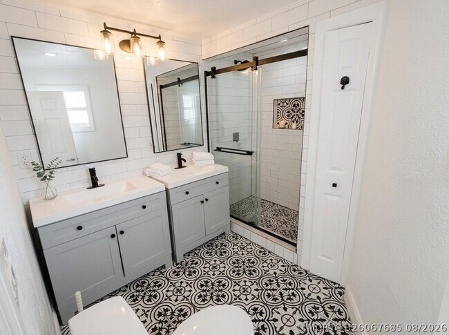 Photo - 825 Truman St Unit 2
