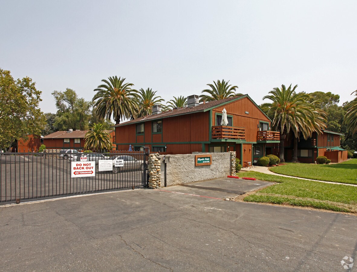 Myrtle Oaks Townhomes - Myrtle Oaks Townhomes