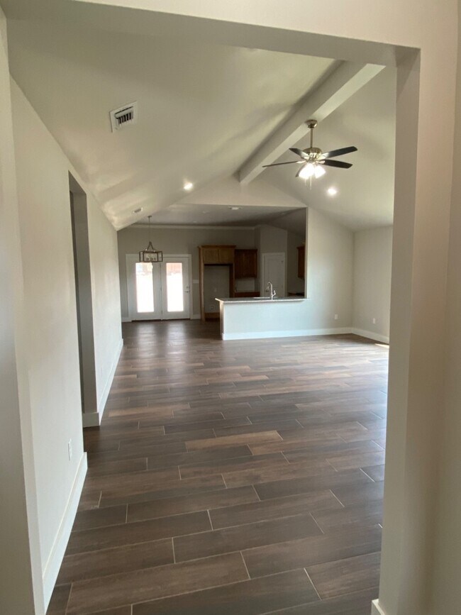 Photo - 303 Ranger St