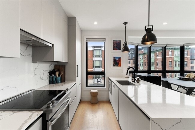 Building Photo - 75 W Broadway Unit 301