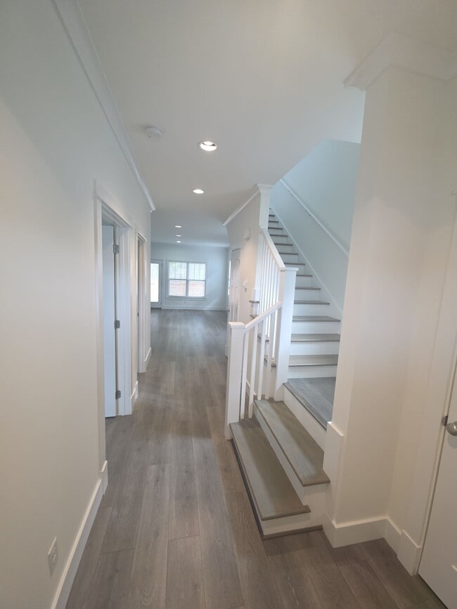 Photo - 409 Juniper Dr
