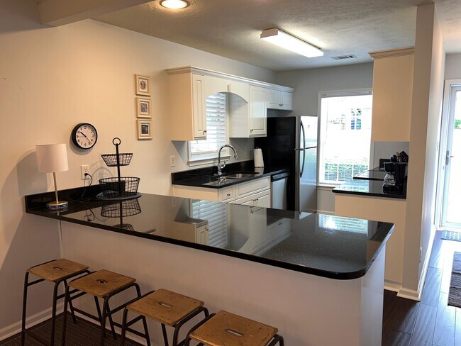 Photo - 118 Portofino Ln SW