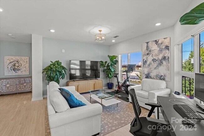 Photo - 3630 N Davidson St Unit 3313