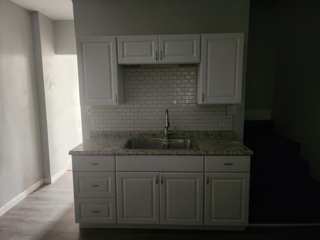 Kitchen - 25 Fleetwood St