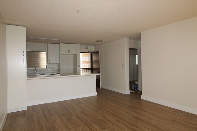 Building Photo - High 2 bedroom with sweeping views! Unit 1504 Rental