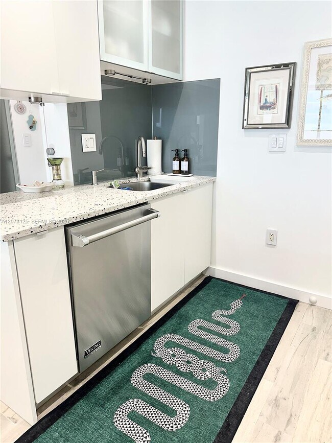 Photo - 600 NE 36th St Unit 705