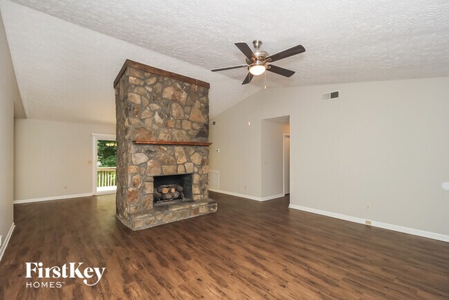 Photo - 1049 Rolling Green Dr