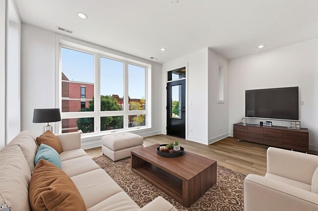 Photo - 3902 S Lake Park Ave Unit 3