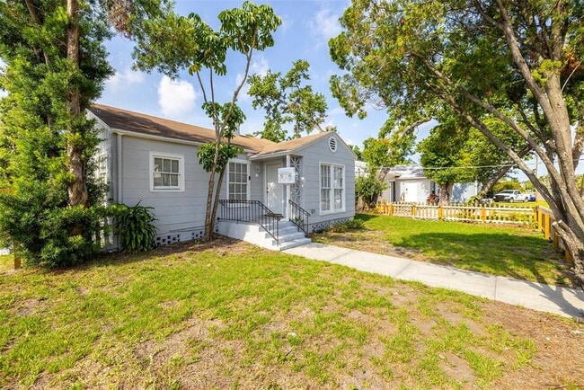 Photo - 2402 W North B St