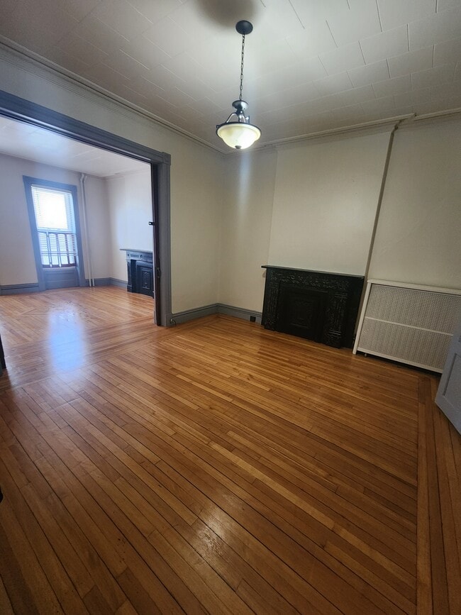 Building Photo - 3044 6th Ave Rental