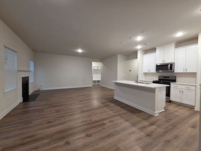 Photo - Beautiful and spacious! Ready for move in!