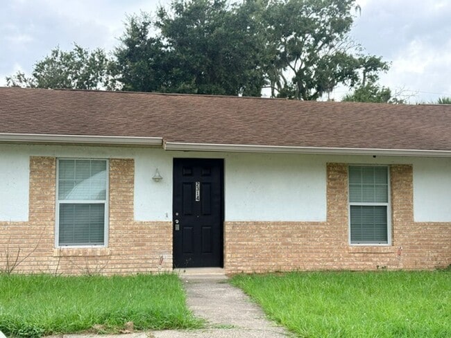 Building Photo - 2312 Fern Palm Dr