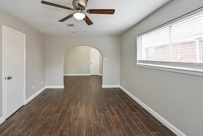 Photo - 11123 Kirwin Ln