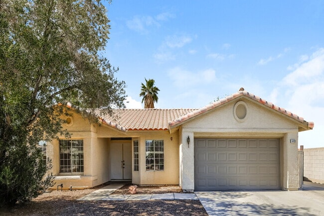 Building Photo - 6409 Rancho Santa Fe Dr