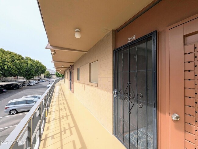 Photo - 6125 E Indian School Rd Unidad 254 Rental