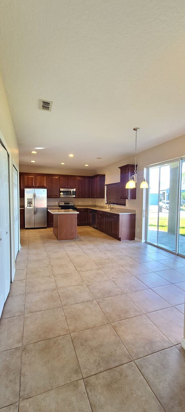 Photo - 2550 Barwick St