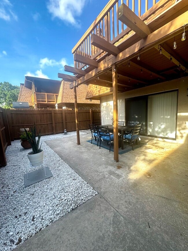 Photo - Spacious & Beautifully Updated Townhome in a Prime Location!