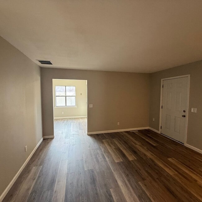 Photo - 3 Bedroom 2 bath remodeled Home