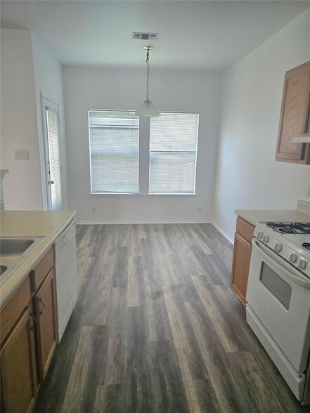 Photo - 2837 Southampton Way Unit A