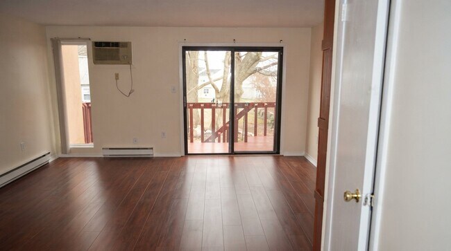 552 Shennecossett Rd