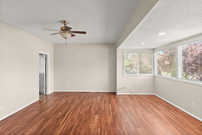 Photo - 4bed/2 bath Portland Charmer