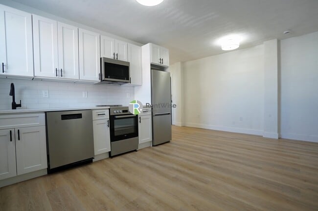 Photo - 740 E 7th St Unit 15