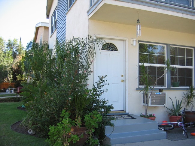 Photo - 4975 Kester Ave