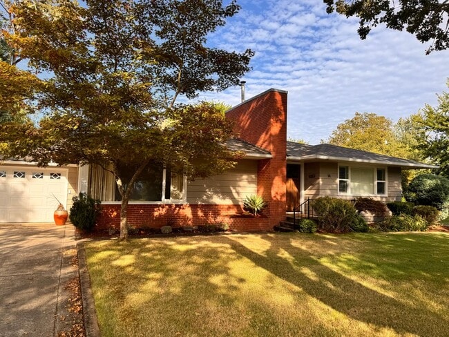 14 Royal Oaks Dr