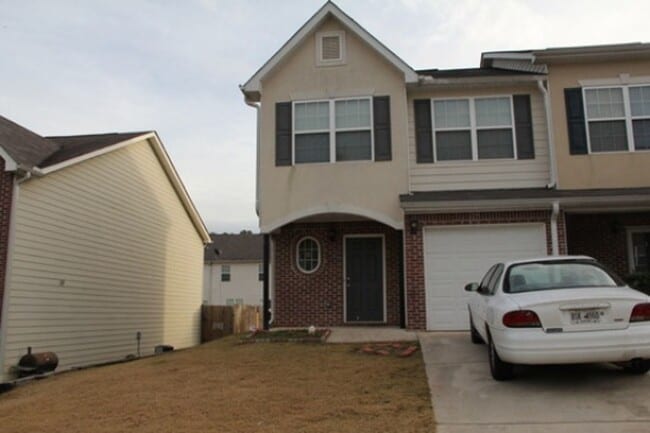 Building Photo - ***Back to School Special*** Waived $350.0...