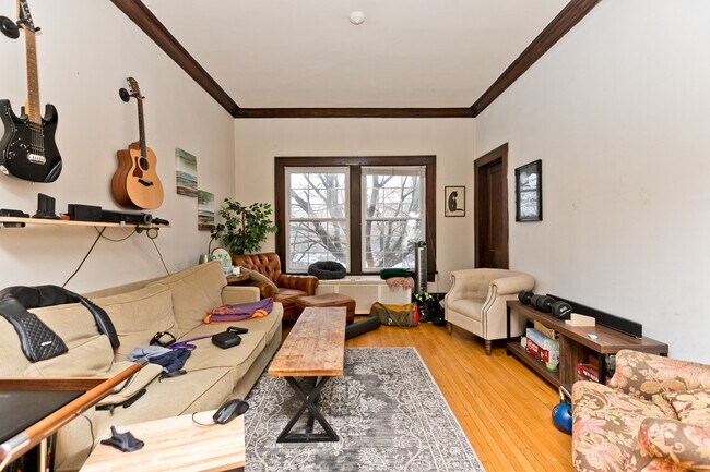 Photo - 1541 W Barry Ave Unit 2