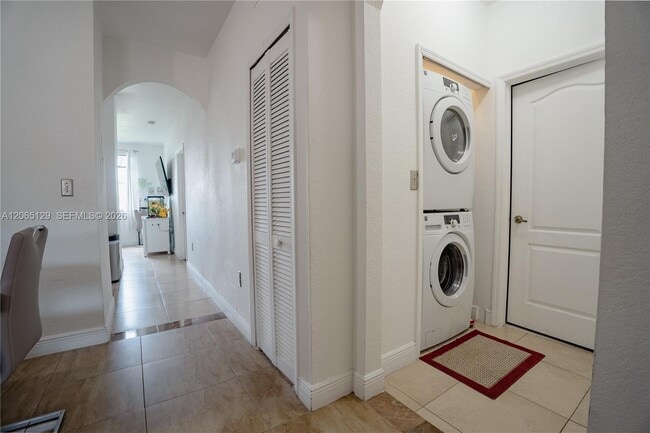 Photo - 17600 NW 73rd Ave Unidad 201-6