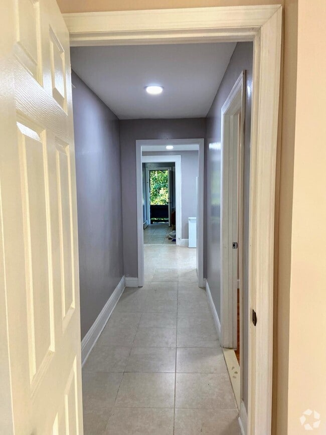 Building Photo - 327 Stebbins Pl Unit 2R Rental