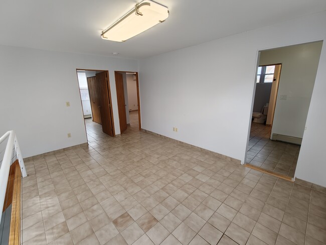 Loft - 39 Robertson Ave Unit 1