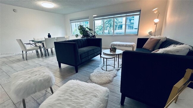 Photo - 9971 W Bay Harbor Dr Unidad 303