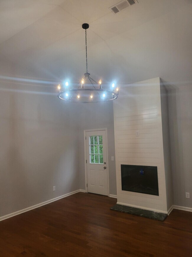 Photo - 48 Burnt Creek Ct SW