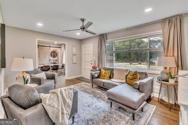 Photo - 597 South Gordon Rd SW