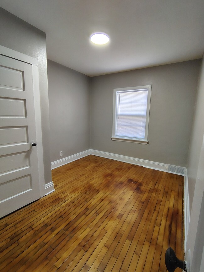 Photo - 1002 Montague St