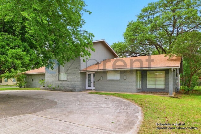 Photo - 2330 Blossom Dr House