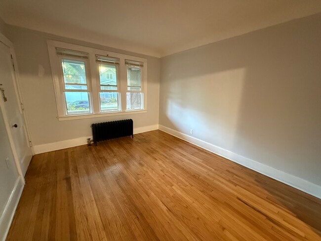 Building Photo - 914 Beaconsfield Ave Unit 1