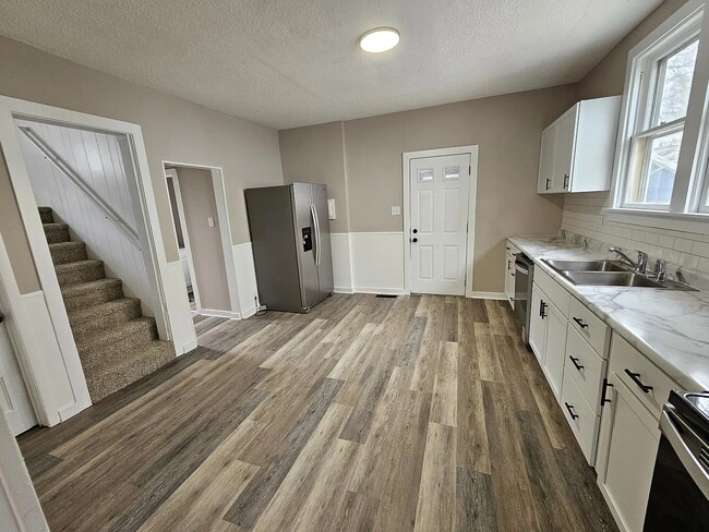 Photo - 3930 Webster St