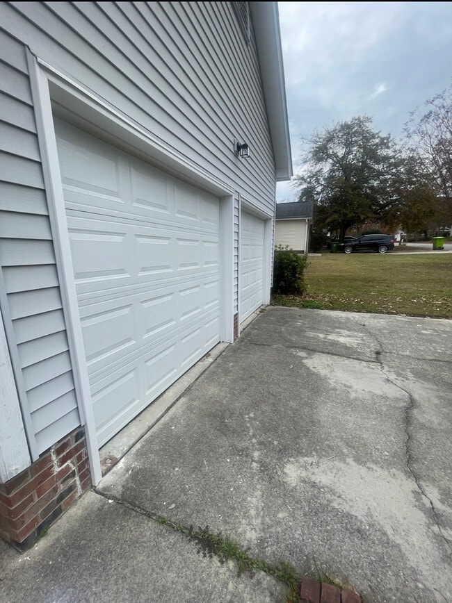 Photo - 205 N Trace Ln