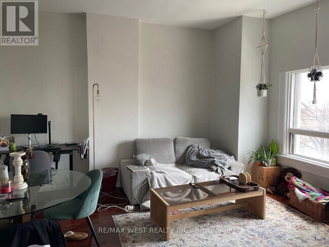 Photo - 96 Springhurst Ave Unit 2