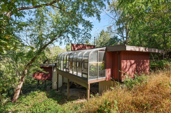 Building Photo - 740 Olivant Plz Rental