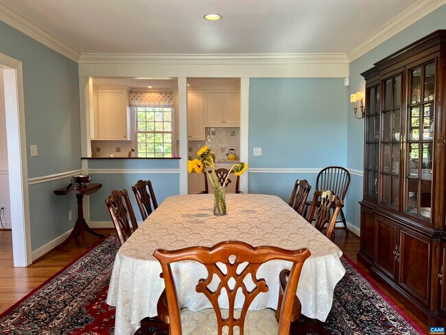 Photo - 15 Ednam Village St