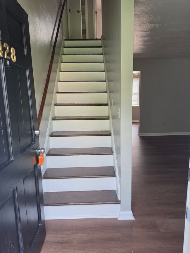 Photo - 426/428 Ceylon St NE. Unit 428